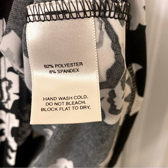 White House Black Market tank top - Picture 4 of 4